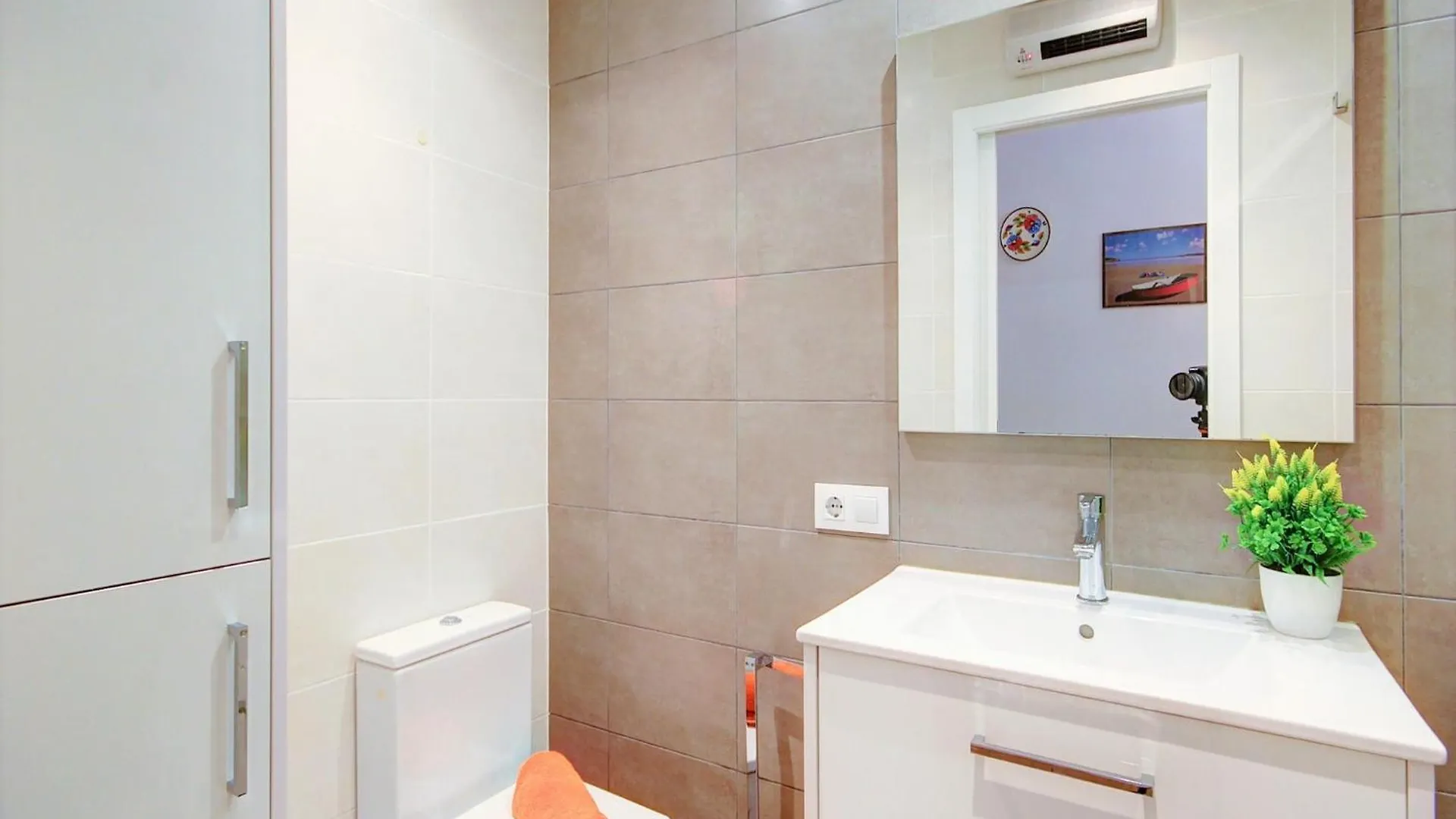 Charming Apartment Near Beach 艾姆布里亚布拉瓦