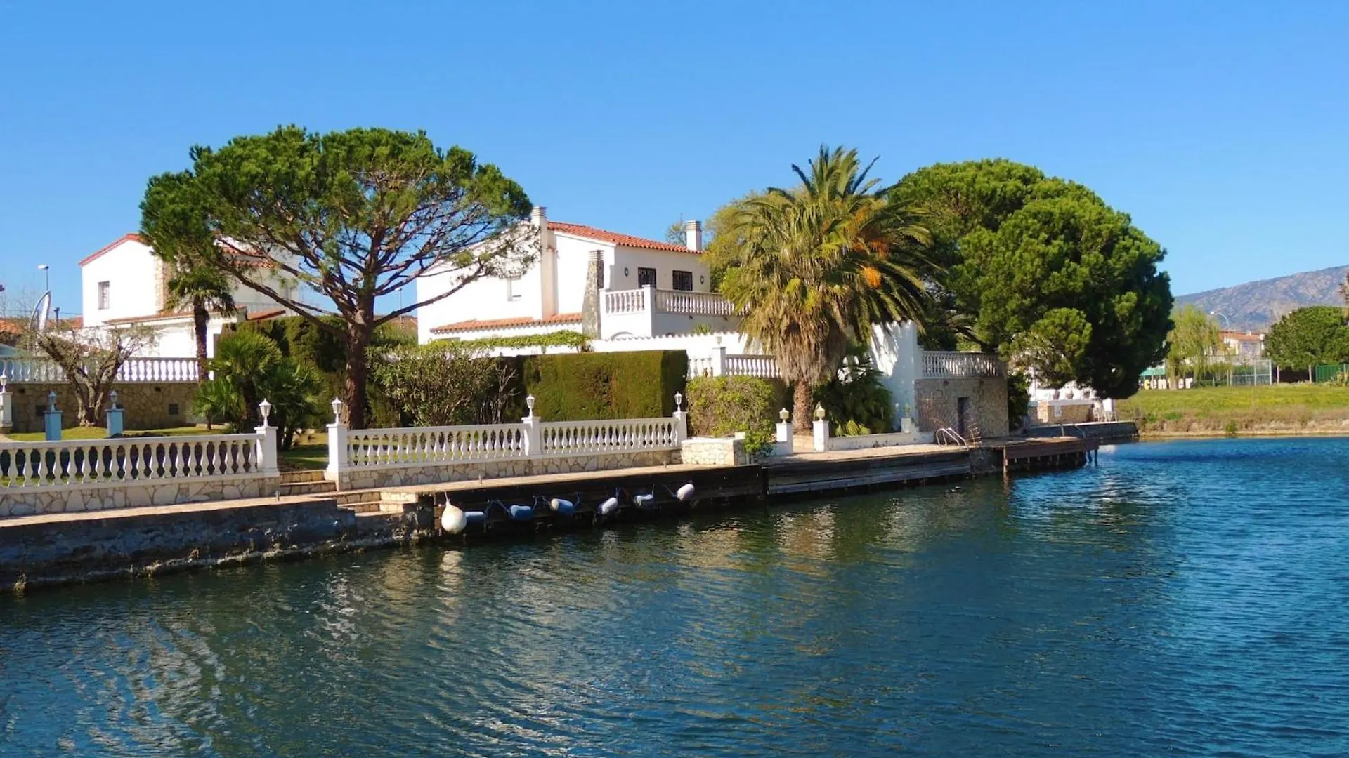 Charming Apartment Near Beach 艾姆布里亚布拉瓦