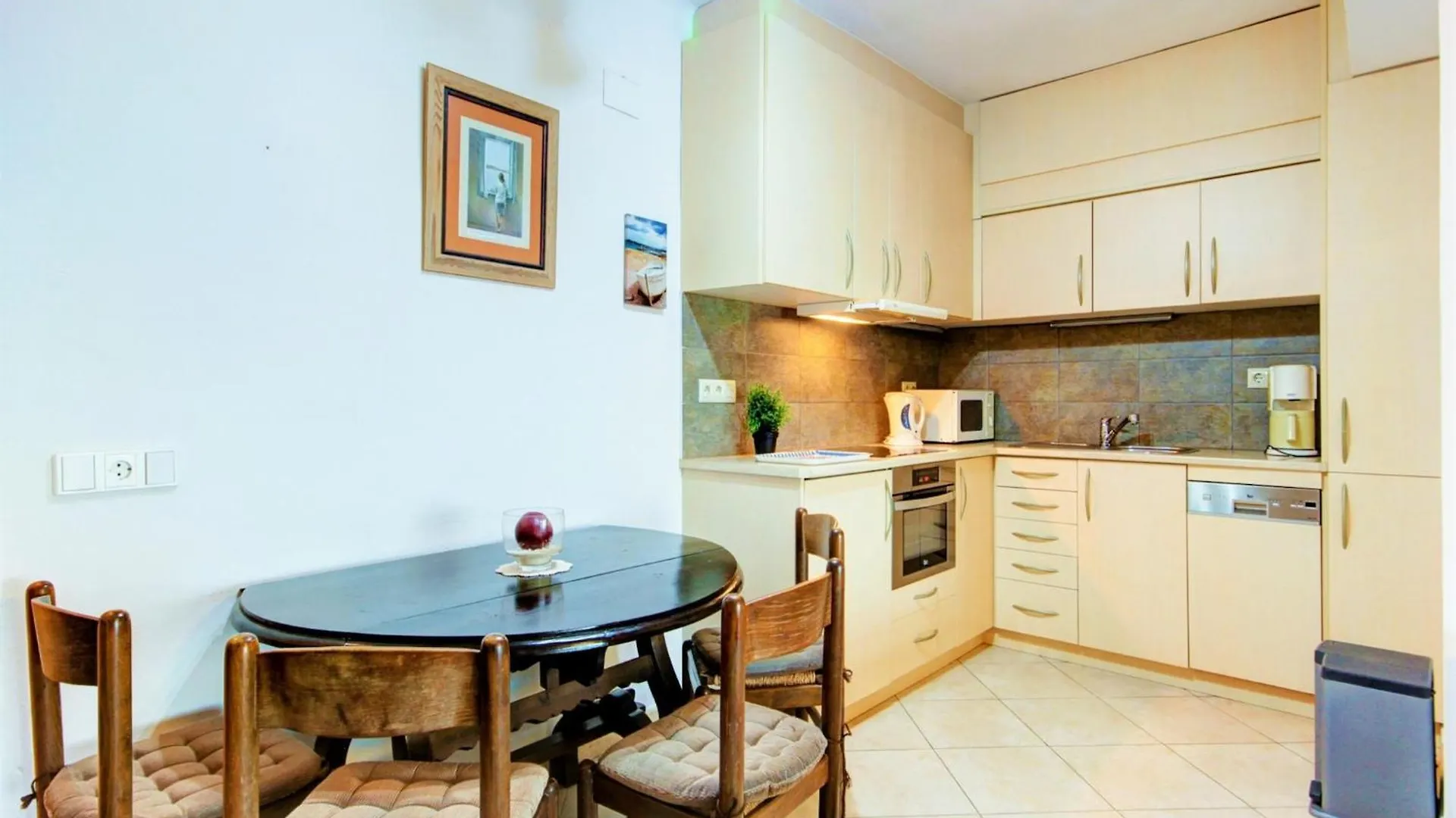Charming Apartment Near Beach 艾姆布里亚布拉瓦
