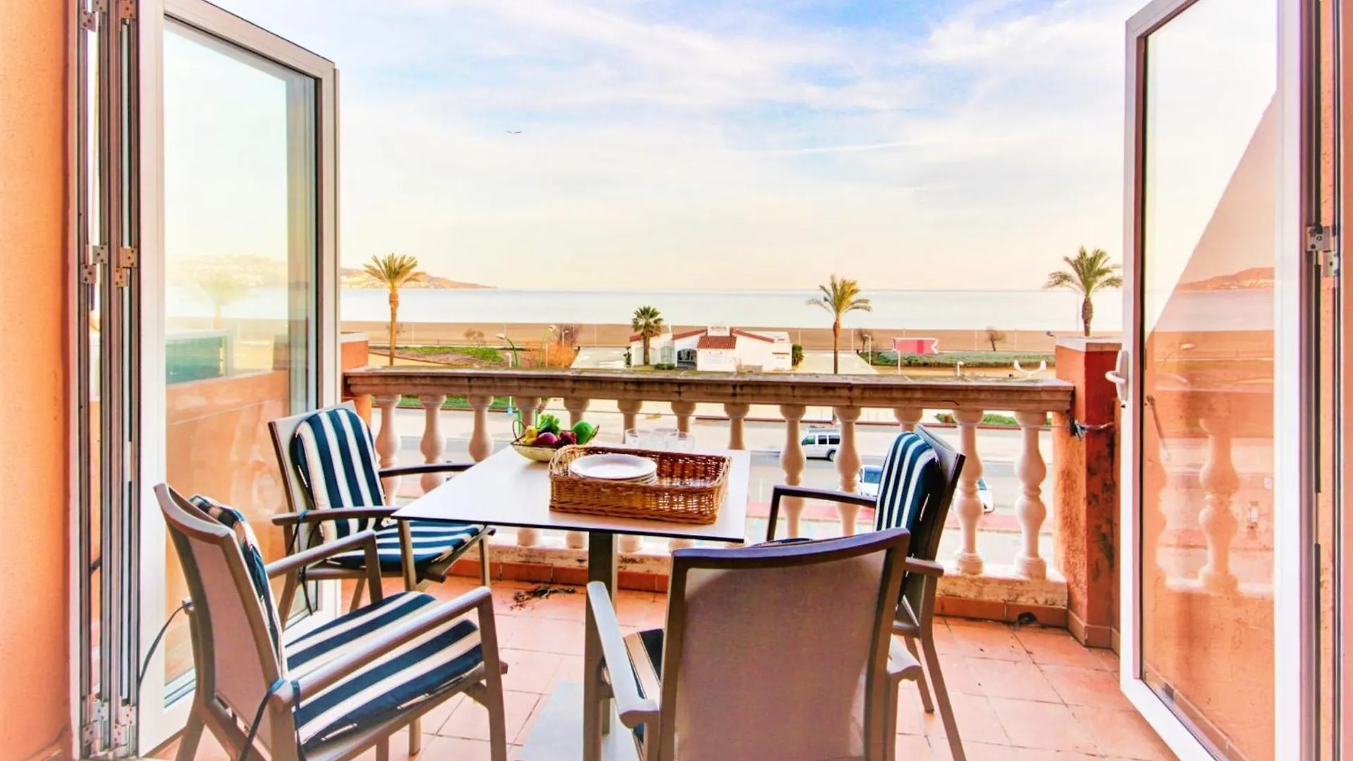 Charming Apartment Near Beach 艾姆布里亚布拉瓦 0*,  西班牙